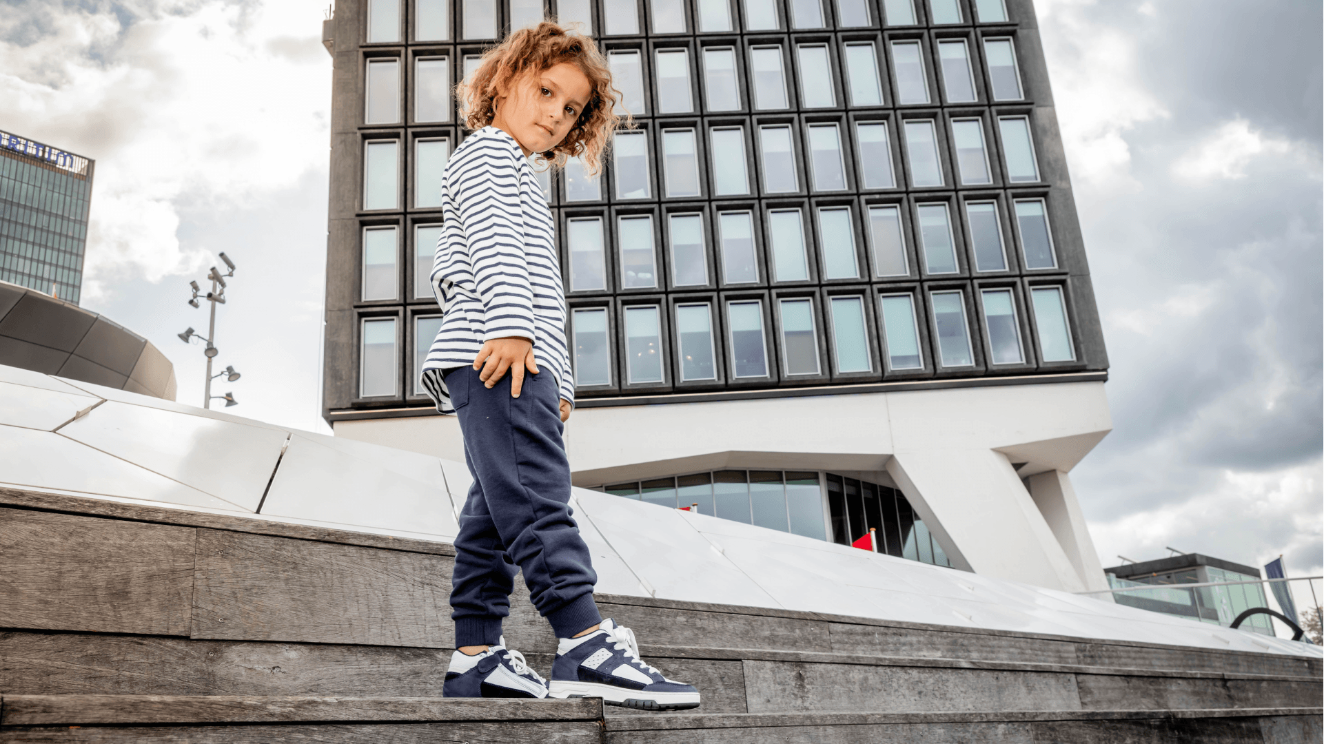 Hatshoe kinderschoenen branding mockup, ideaal voor promotie van kinderkleding en -accessoires.